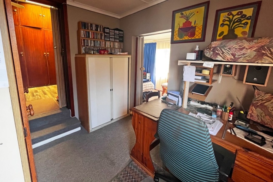 6 Bedroom Property for Sale in Hartenbos Central Western Cape